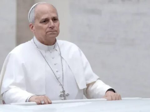 Vaticano confirma adenocarcinoma pulmonar de León XIV tras cirugía en Roma