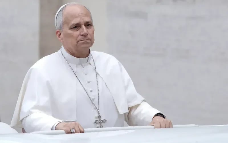 Vaticano confirma adenocarcinoma pulmonar de León XIV tras cirugía en Roma