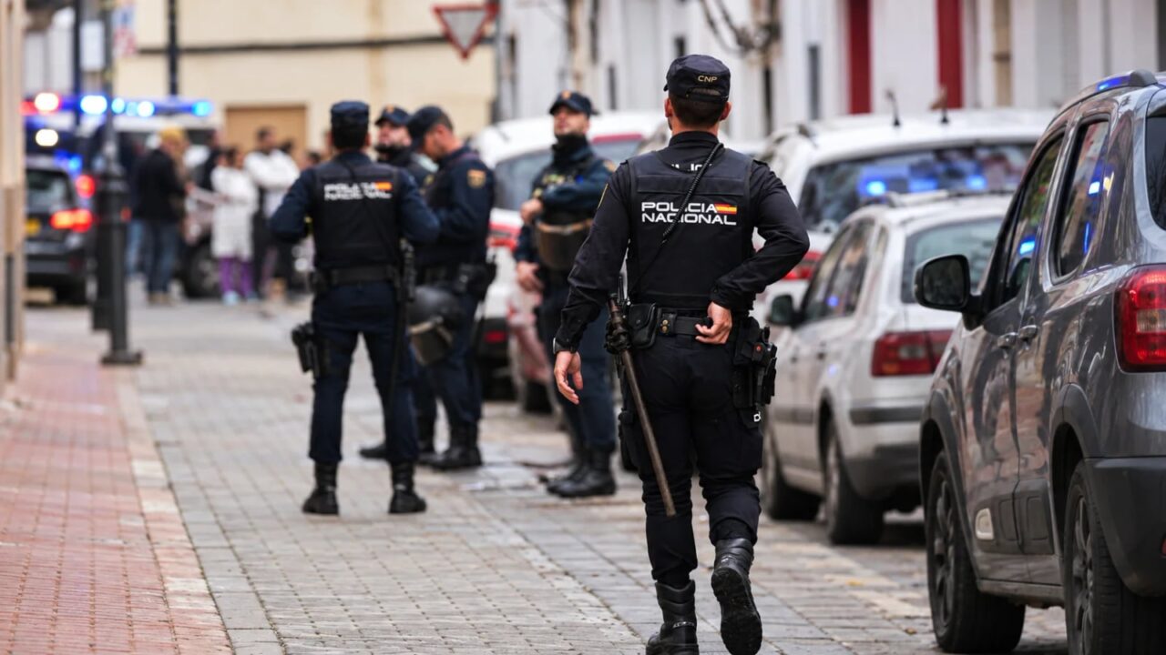 Policía española desarticula presunta red que llevaba dominicanos a Europa
