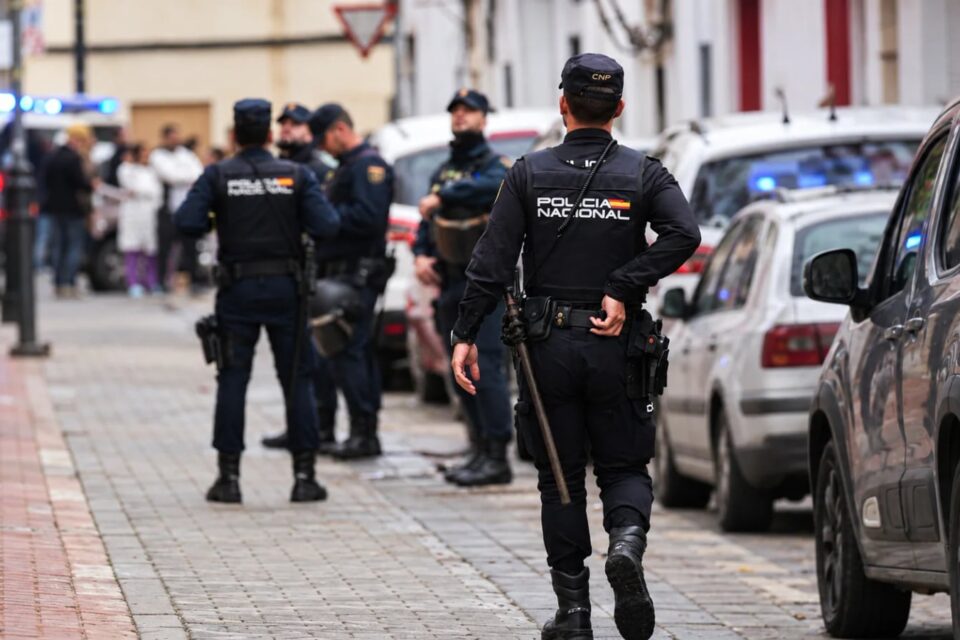 Policía española desarticula presunta red que llevaba dominicanos a Europa
