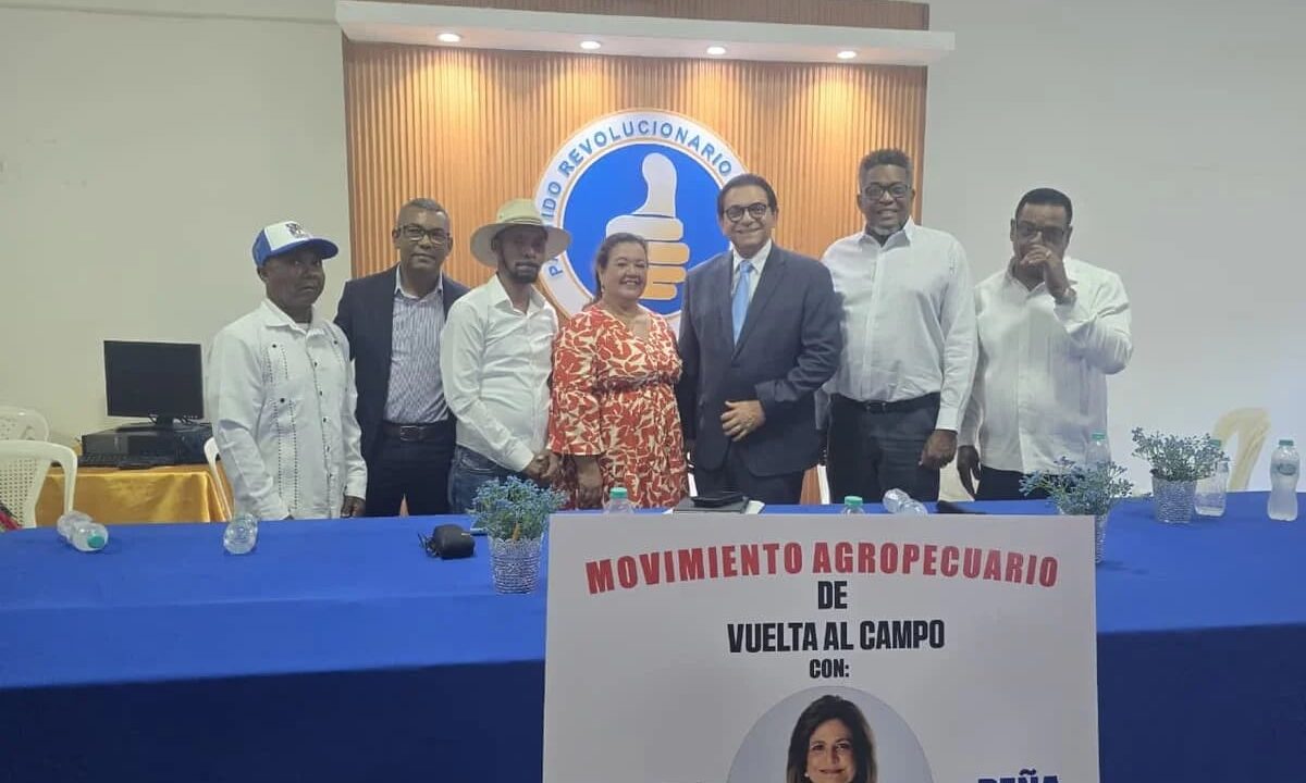 Daniel Rivera juramenta equipo regional de Raquel Peña en La Romana