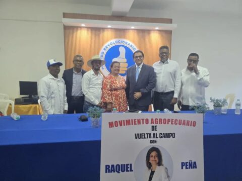 Daniel Rivera juramenta equipo regional de Raquel Peña en La Romana