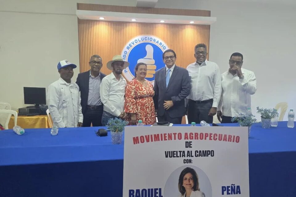 Daniel Rivera juramenta equipo regional de Raquel Peña en La Romana