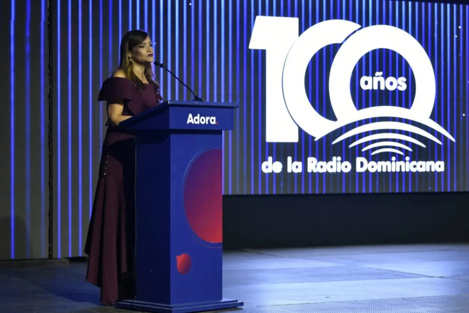 ADORA celebra un siglo de radio dominicana con museo inmersivo