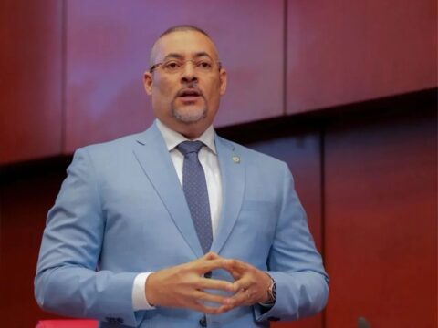 Senador de La Romana pide distribuir fondos anticorrupción en todo el país