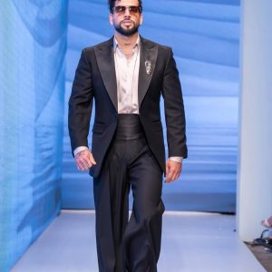 Lemar le dice “sí” a la moda: así lució el salsero venezolano en el RD Bridal Week 2026