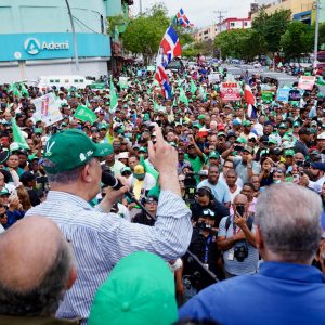 “Marcha del Pueblo” moviliza multitudes y eleva tensión política