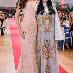 Giannina Azar deslumbra en Mónaco con su colección “María Antonieta” junto a Miss Universo