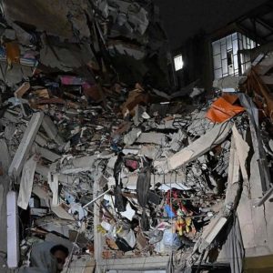 Difunden impactante video del presunto colapso de un edificio tras los terremotos en Venezuela