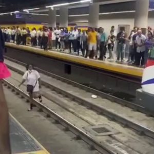 Mujer se lanza a los rieles del Metro de Santo Domingo en la estación Juan Pablo Duarte