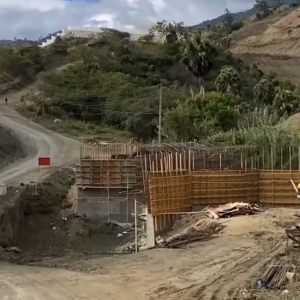 Ciudadano denuncia estado de carretera en El Pinar, San José de Ocoa