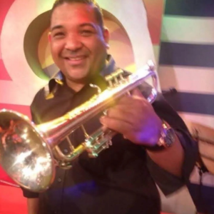 Delincuentes balean al reconocido trompetista Bernardo García en un intento de atraco