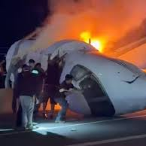 Aeronave se desploma sobre una carretera en Laredo, Texas