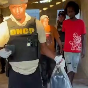 DNCD arresta cinco personas y ocupa drogas y arma de fuego en Boca Chica