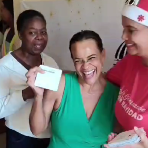 Gobernación Provincial lleva la “brisita navideña” a familias de La Romana