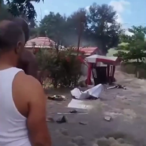 Explosión de tubería de Coraasan deja cuatro viviendas afectadas en Sabana Iglesia