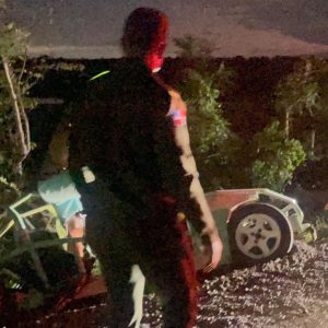 Accidente en carretera Bayaguana–Monte Plata deja una joven herida