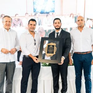 ADITOP reconoce en rendición de cuentas a Alexander Rodríguez “El Hijo del Pueblo” por sus aportes al desarrollo de La Otra Banda