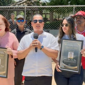 Dedican a Ángela Jáquez y reconocen personalidades en el torneo internacional de softball femenino en Santiago
