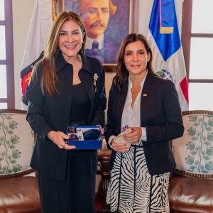 Embajadora Leah Campos y Carolina Mejía tratan temas de interés para RD y EE. UU.
