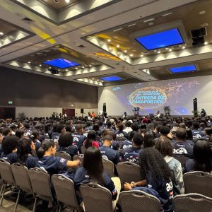 Miles de jóvenes dominicanos reciben pasaportes visados y se preparan para vivir experiencia internacional con ACE International