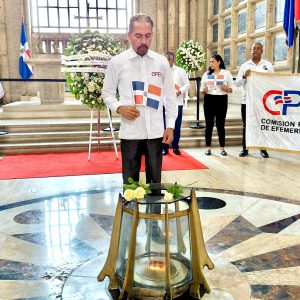 Efemérides Patrias exhorta a colocar en lugares visibles la Bandera Nacional por la Restauración